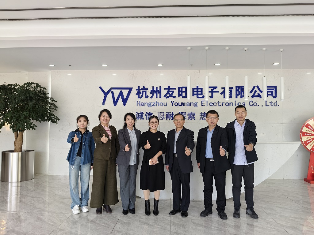 1763541175877116E7CB.jpg attach_2879532322599813229.jpg